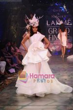 Model walk the ramp for Gauri Nainika show at Lakme Fashion Week 2011 Day 5 in Grand Hyatt, Mumbai on 15th March 2011 (15).JPG